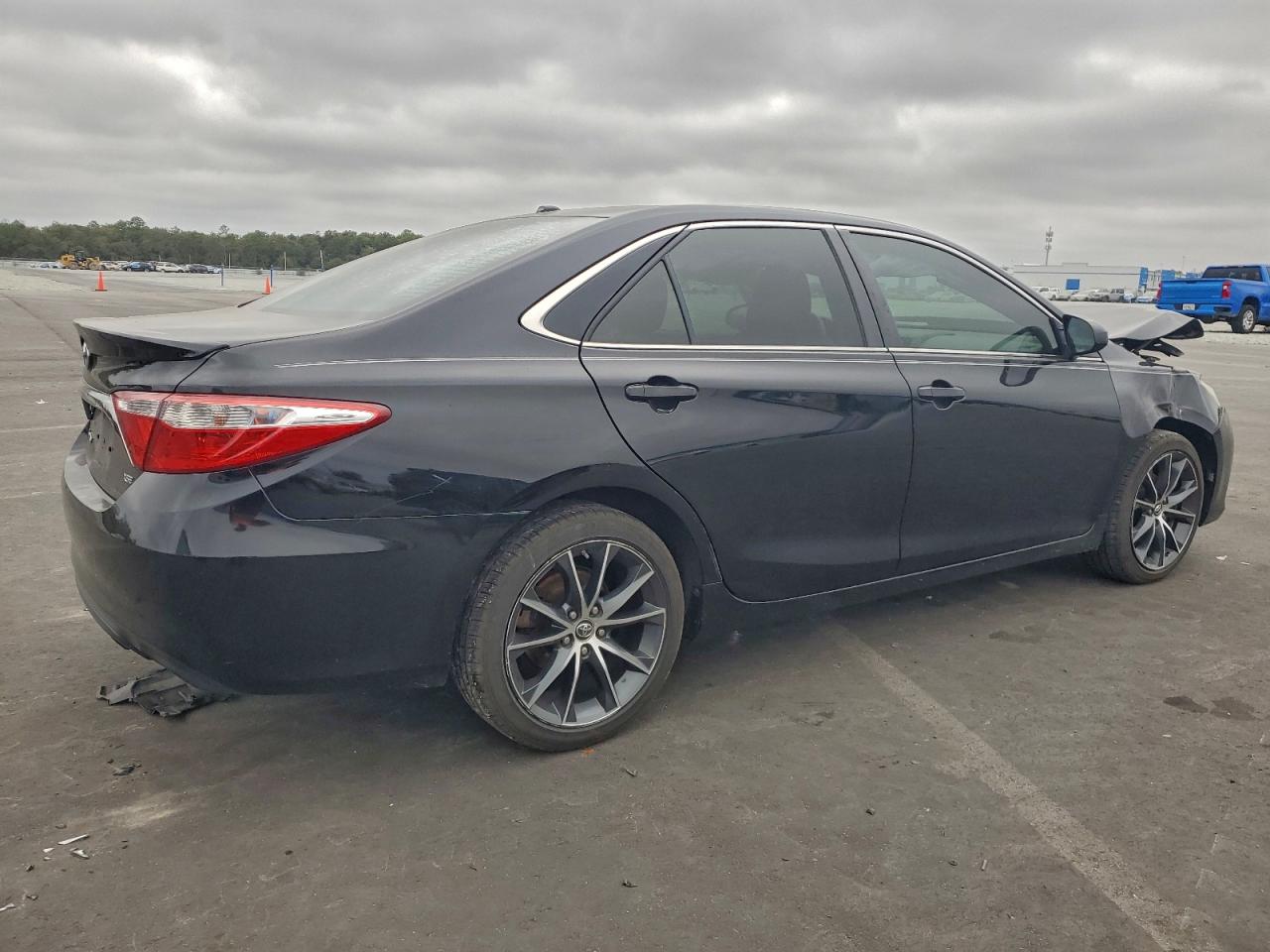 Toyota Camry Le Image 3
