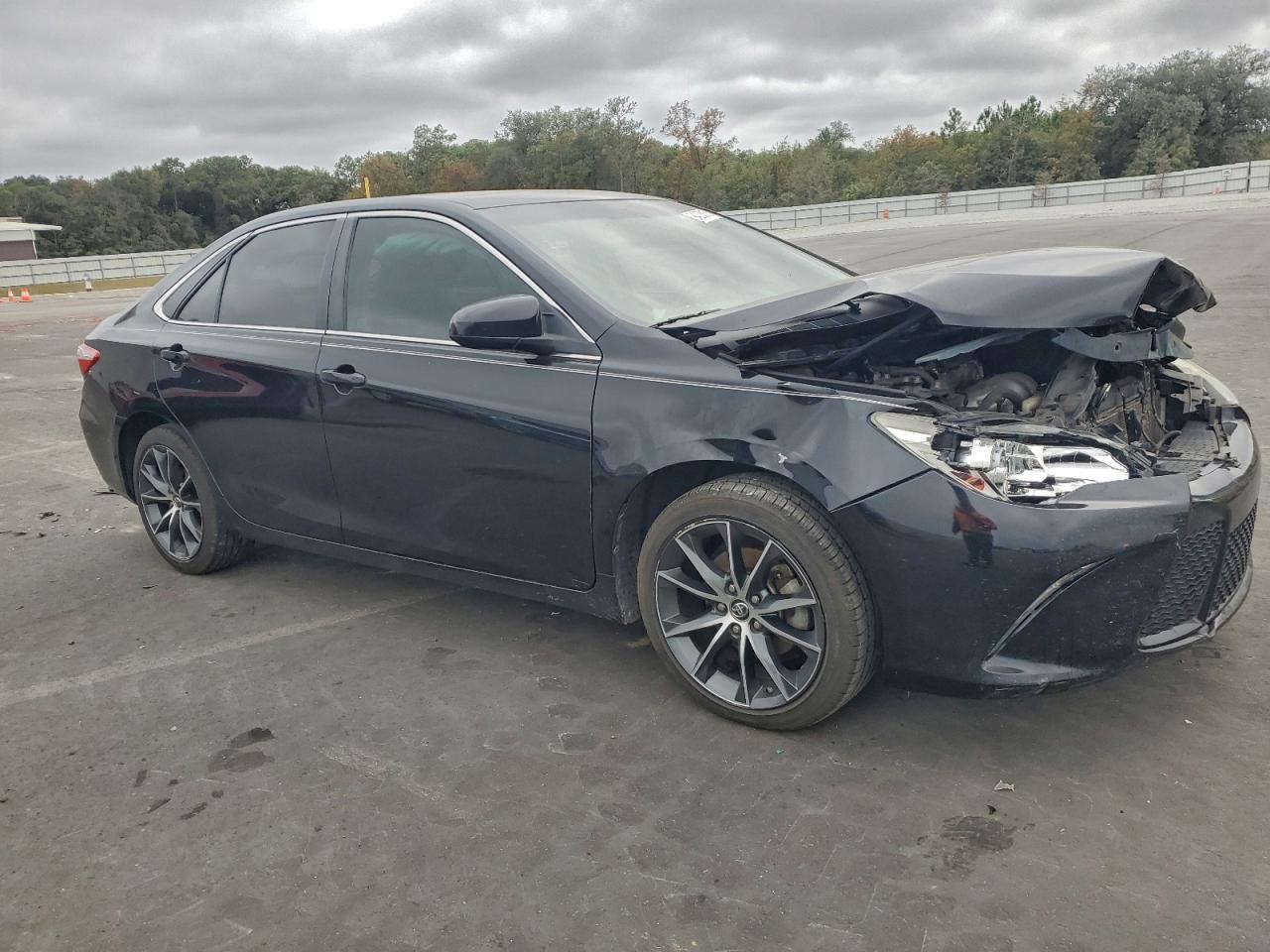 Toyota Camry Le Image 4