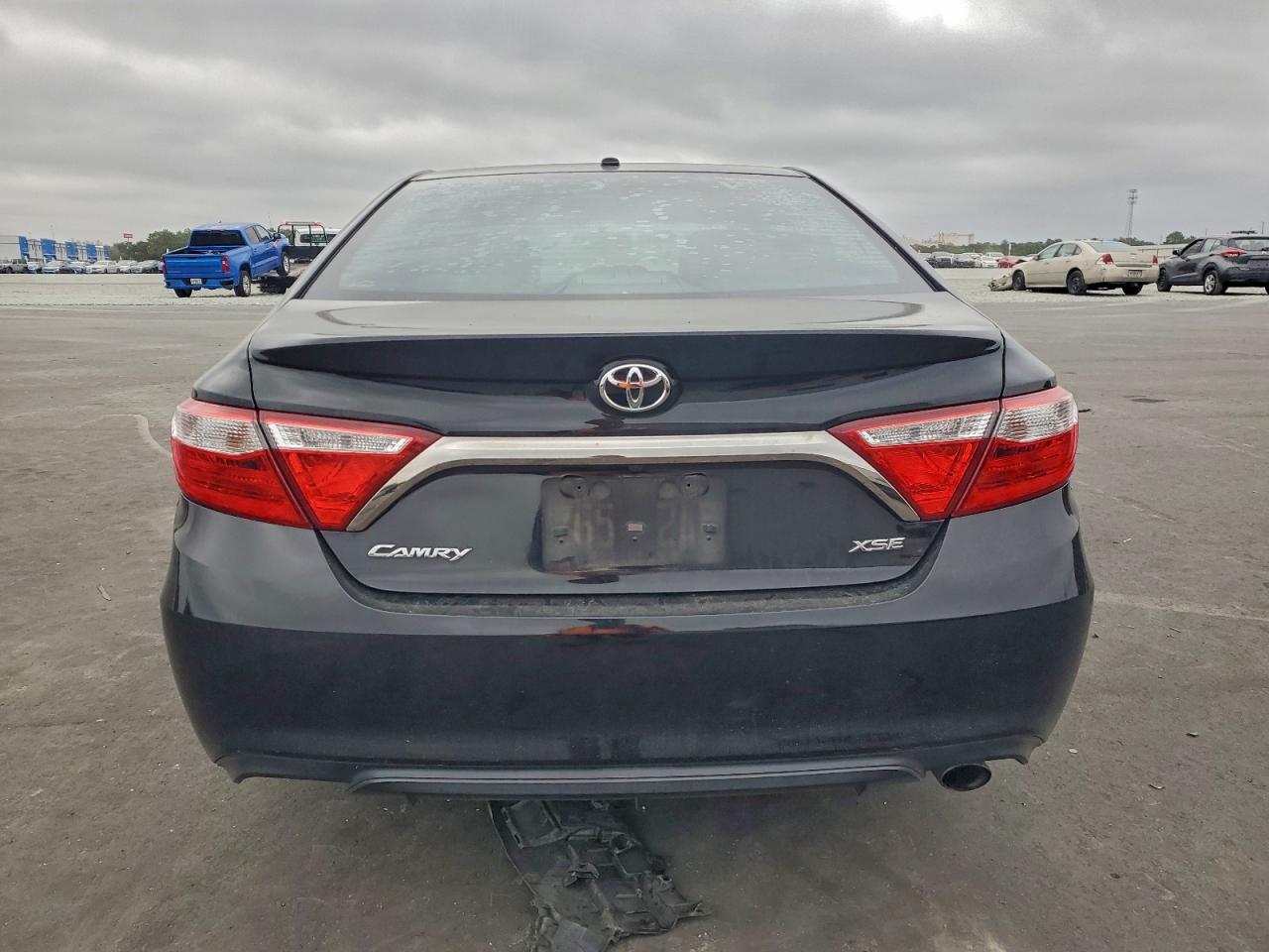 Toyota Camry Le Image 5