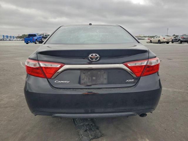 Toyota Camry Le Image 5