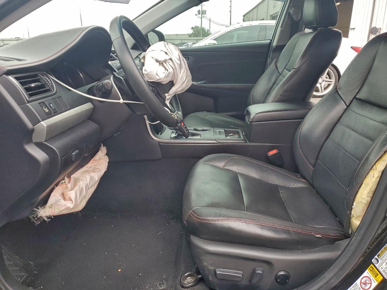 Toyota Camry Le Image 6