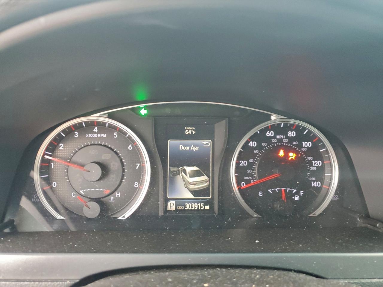 Toyota Camry Le Image 11