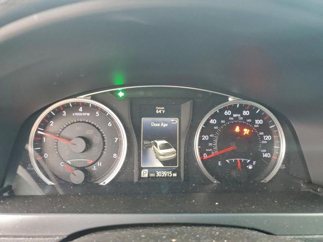 Toyota Camry Le Image 11