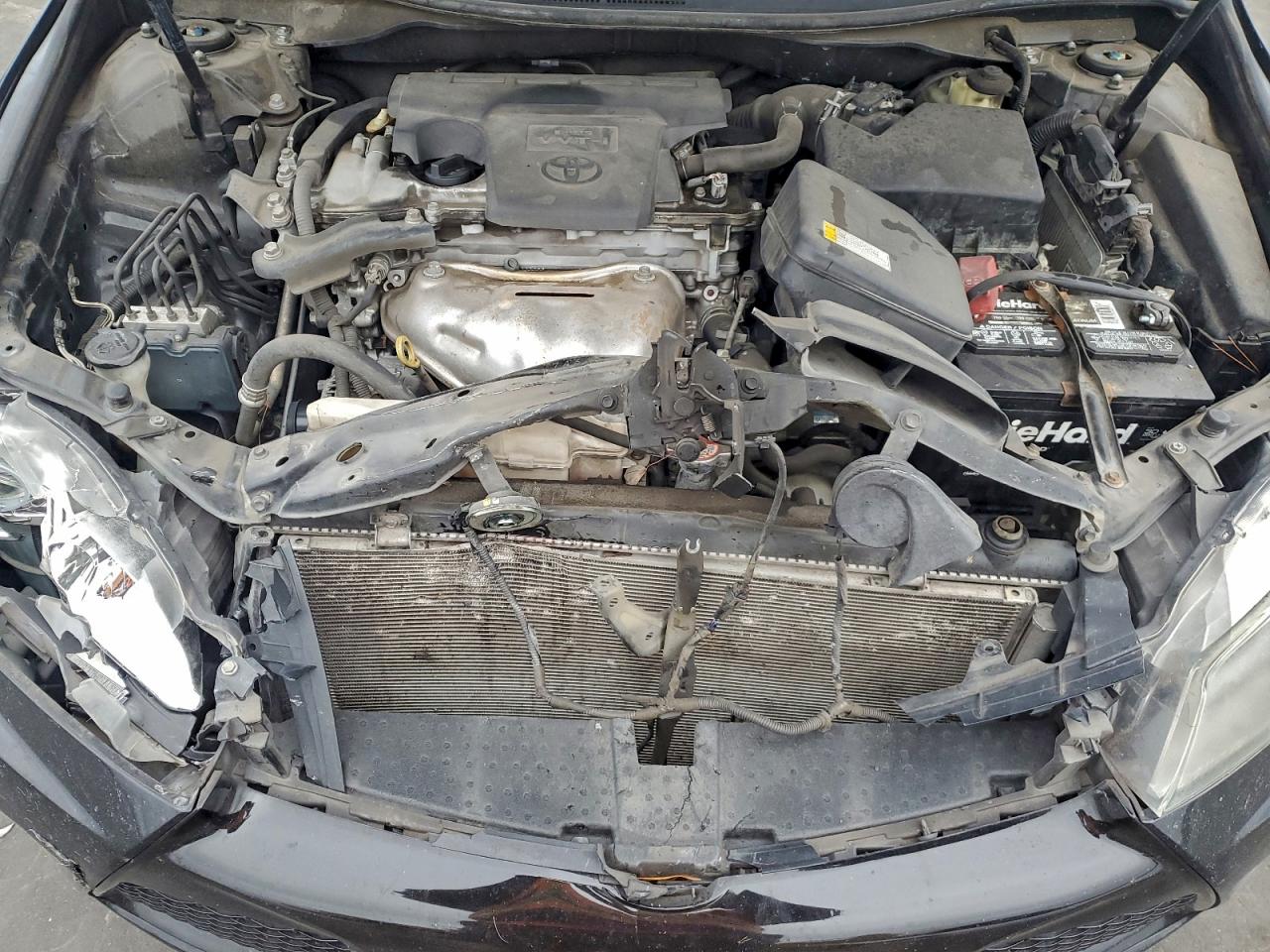 Toyota Camry Le Image 12