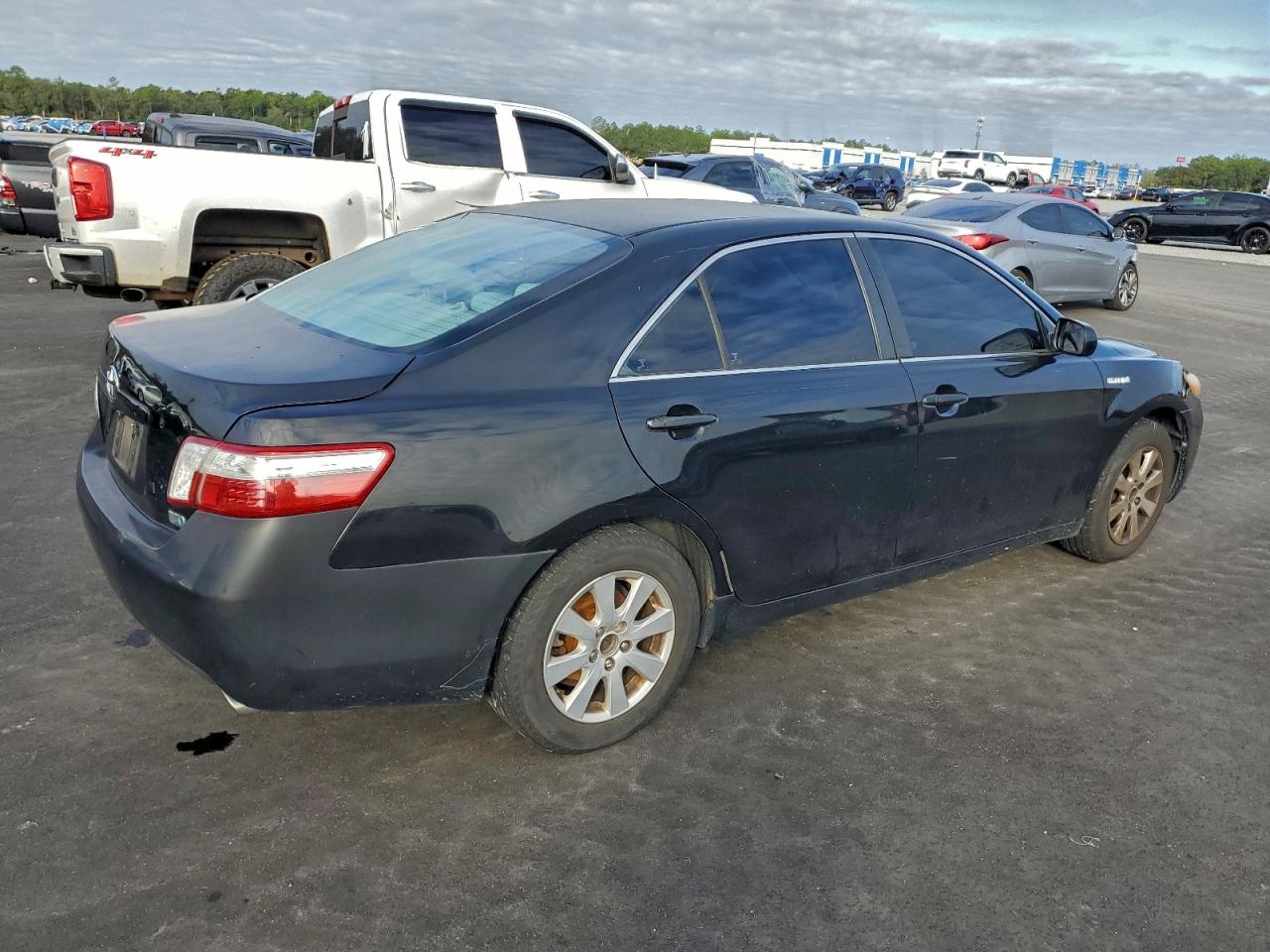 Toyota Camry Hybrid Image 4