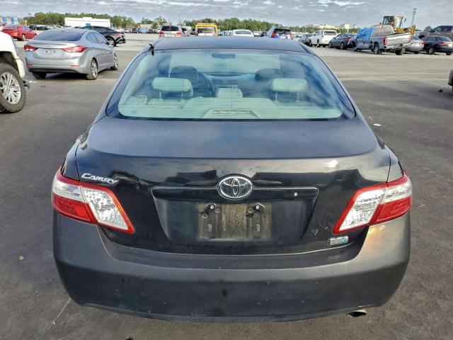 Toyota Camry Hybrid Image 2