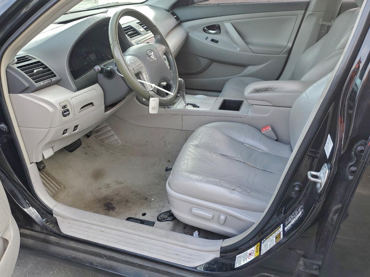 Toyota Camry Hybrid Image 10