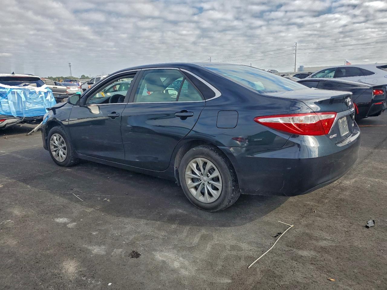 Toyota Camry Le Image 2