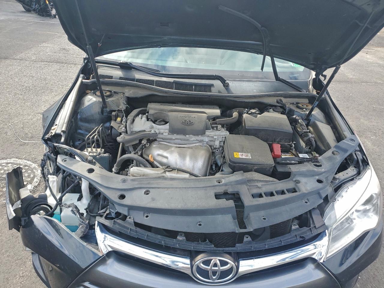 Toyota Camry Le Image 3