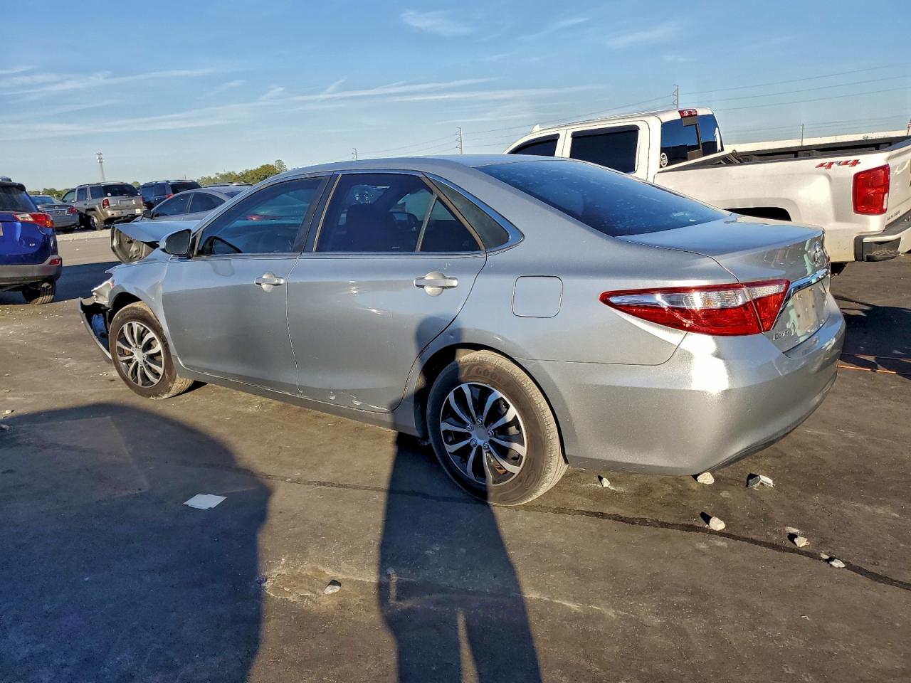 Toyota Camry Le Image 8