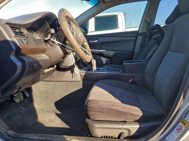 Toyota Camry Le Image 6