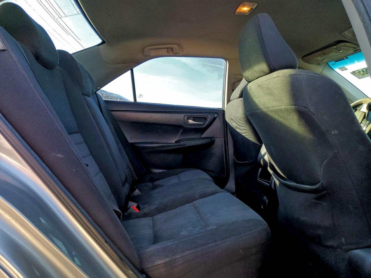 Toyota Camry Le Image 10