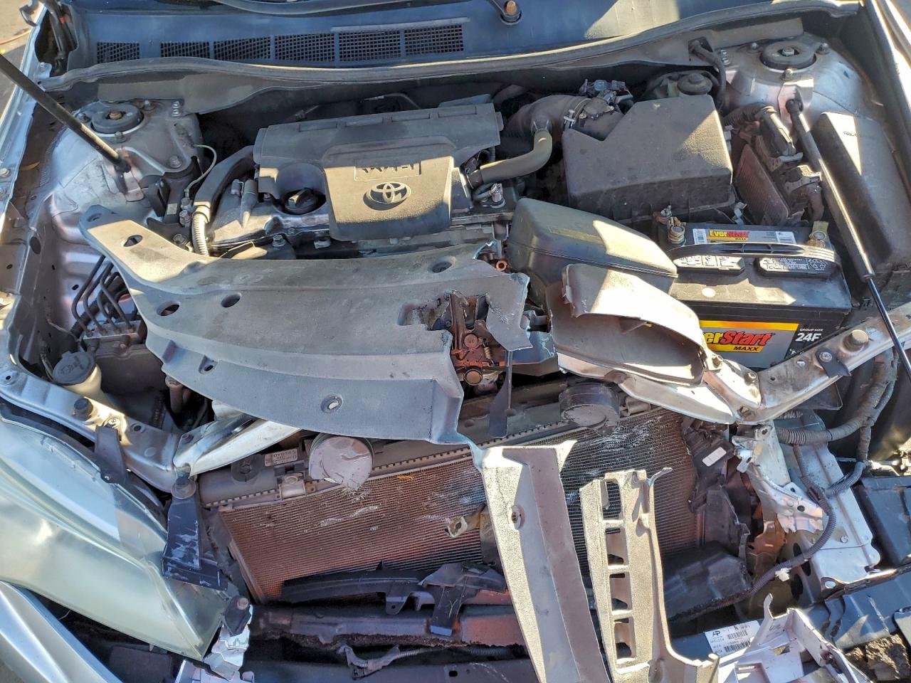 Toyota Camry Le Image 12