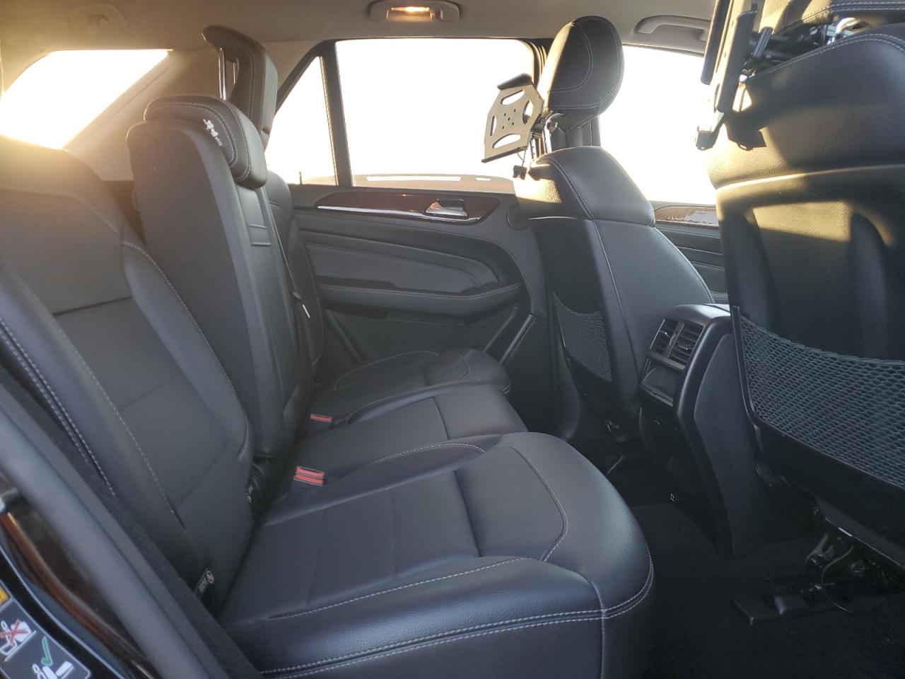 Mercedes-Benz M-Class 550 4matic Image 11