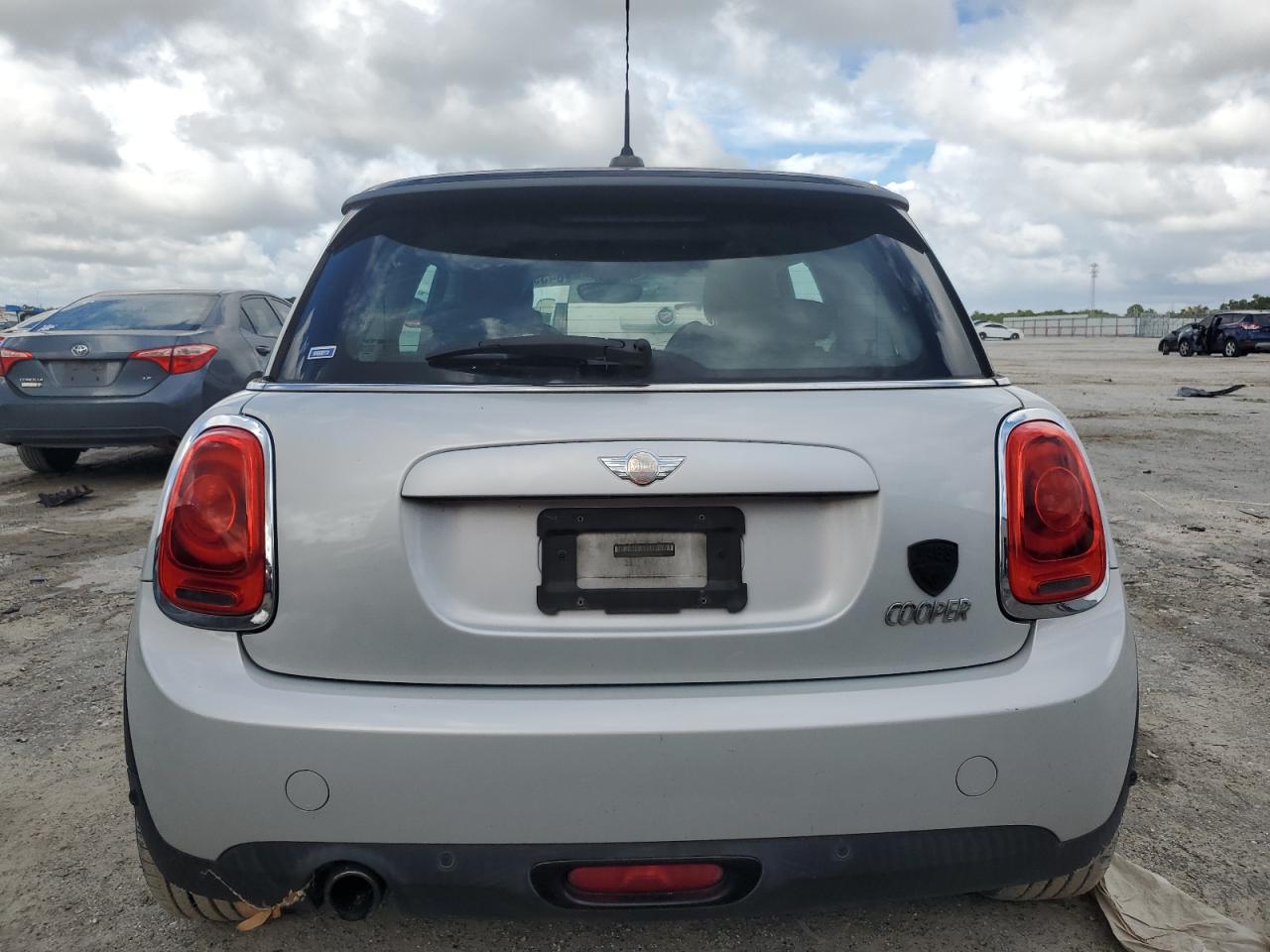 MINI Cooper Image 10