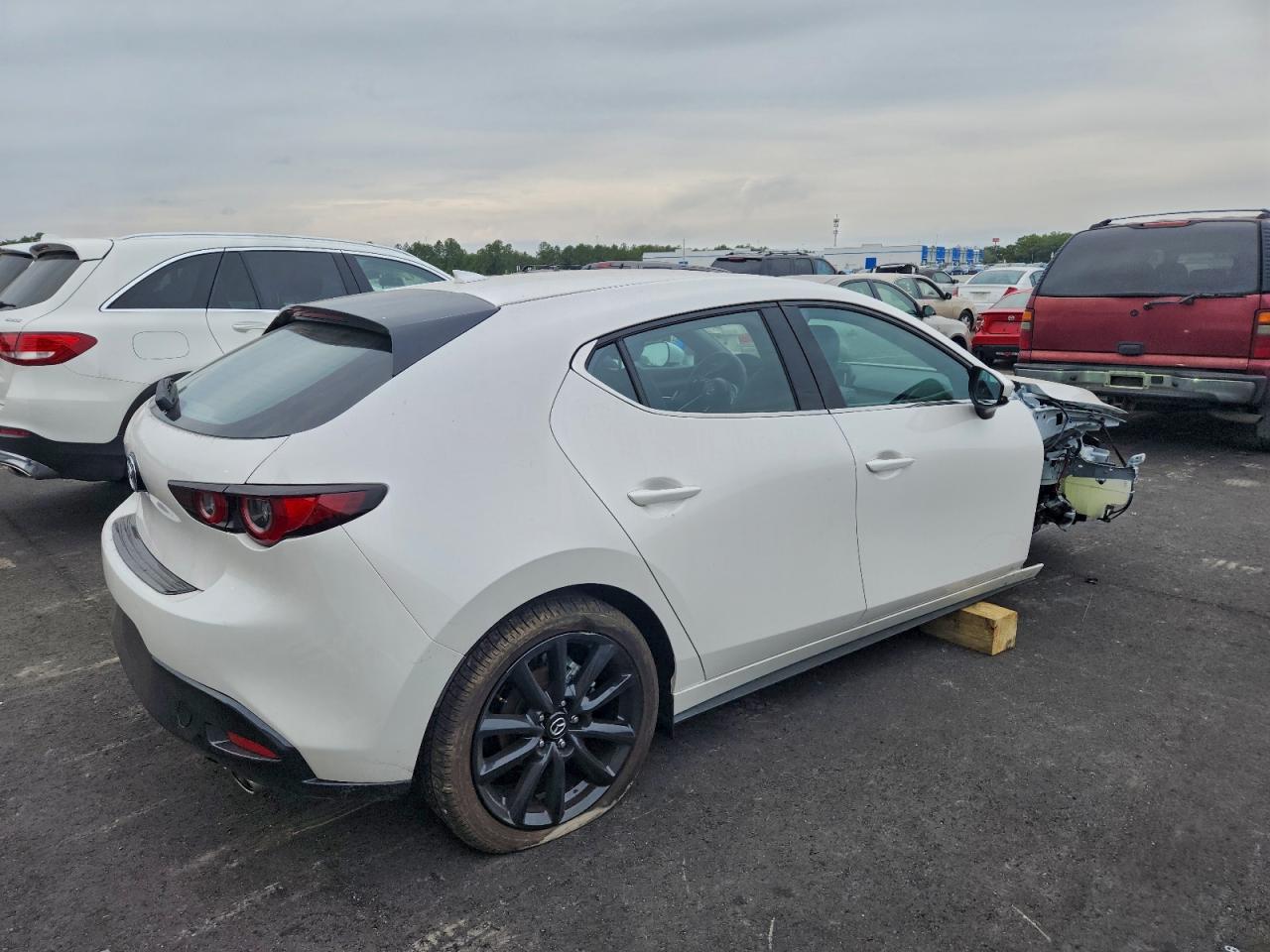 Mazda 3 Premium Image 2