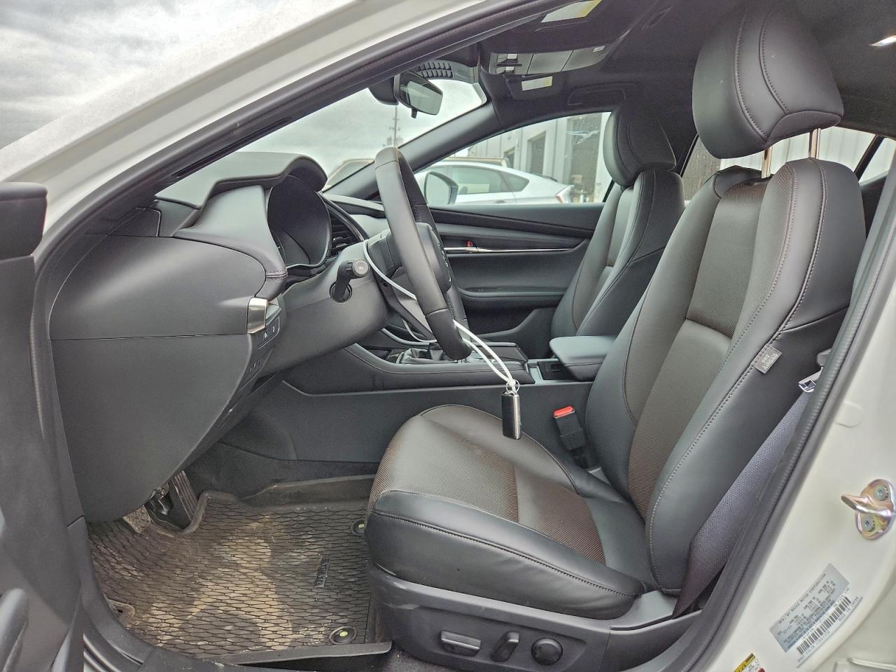 Mazda 3 Premium Image 10