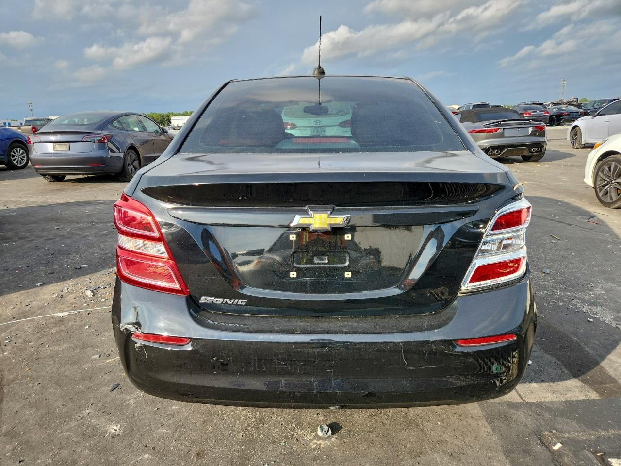 Chevrolet Sonic Ls Image 2