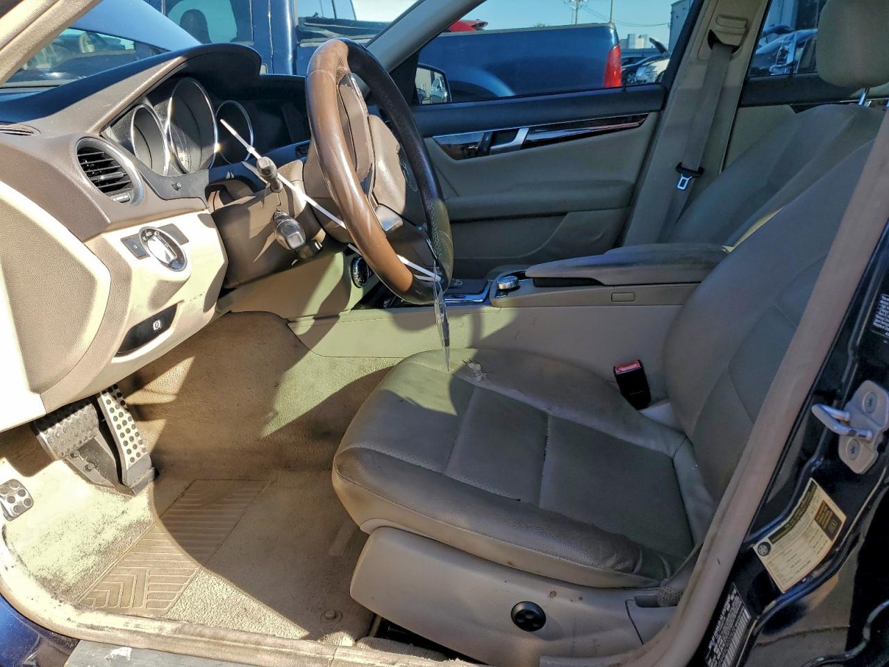 Mercedes-Benz C-Class 250 Image 11