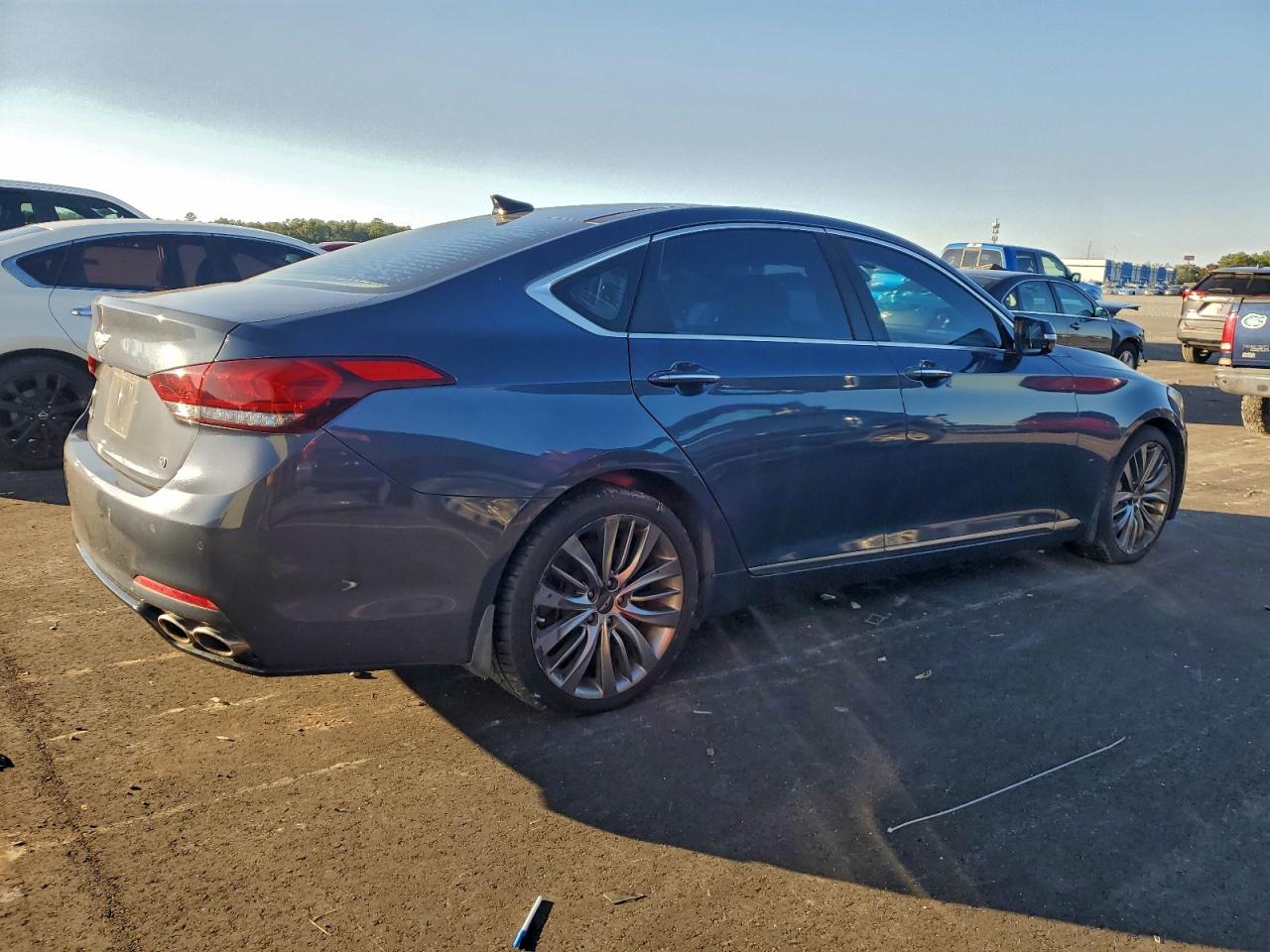 Hyundai Genesis 5.0l Image 3