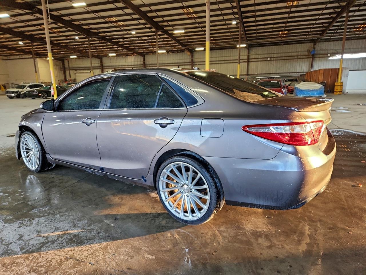 Toyota Camry Le Image 5