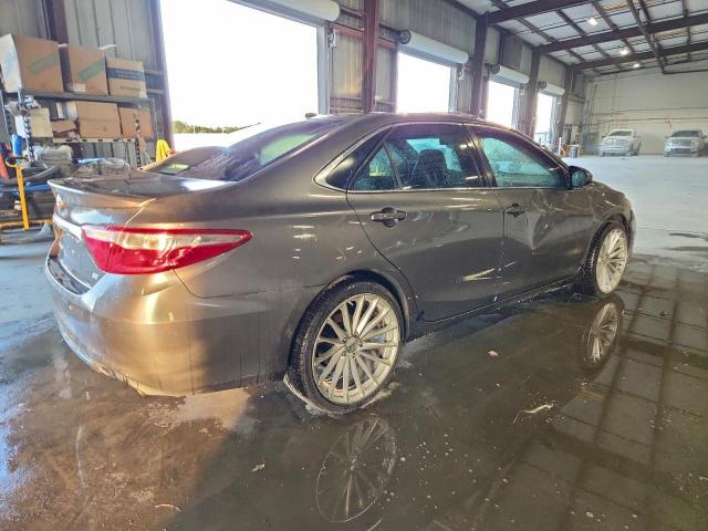 Toyota Camry Le Image 3