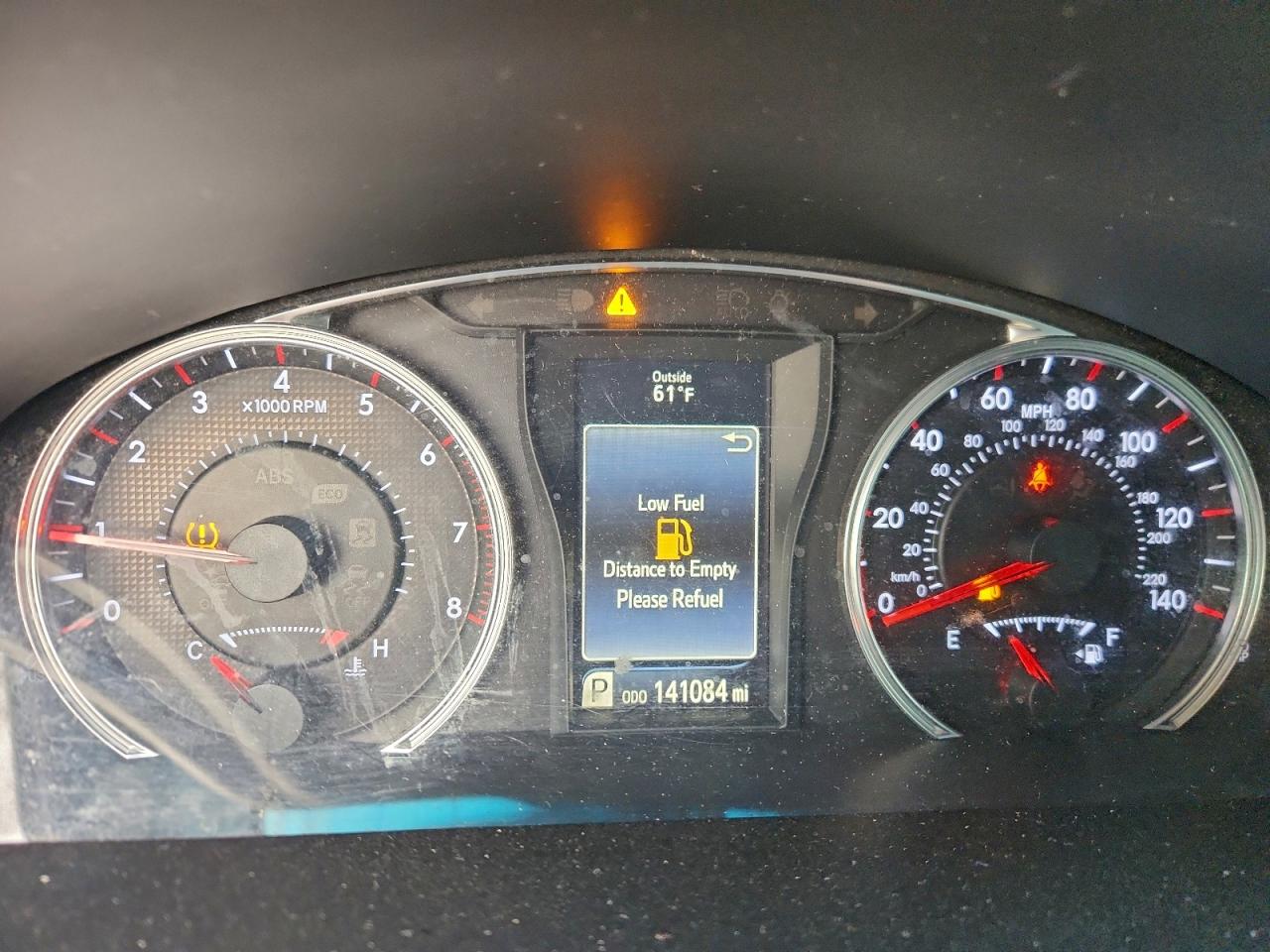 Toyota Camry Le Image 4