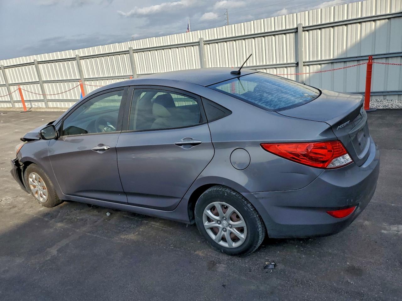 Hyundai ACCENT Gls Image 4