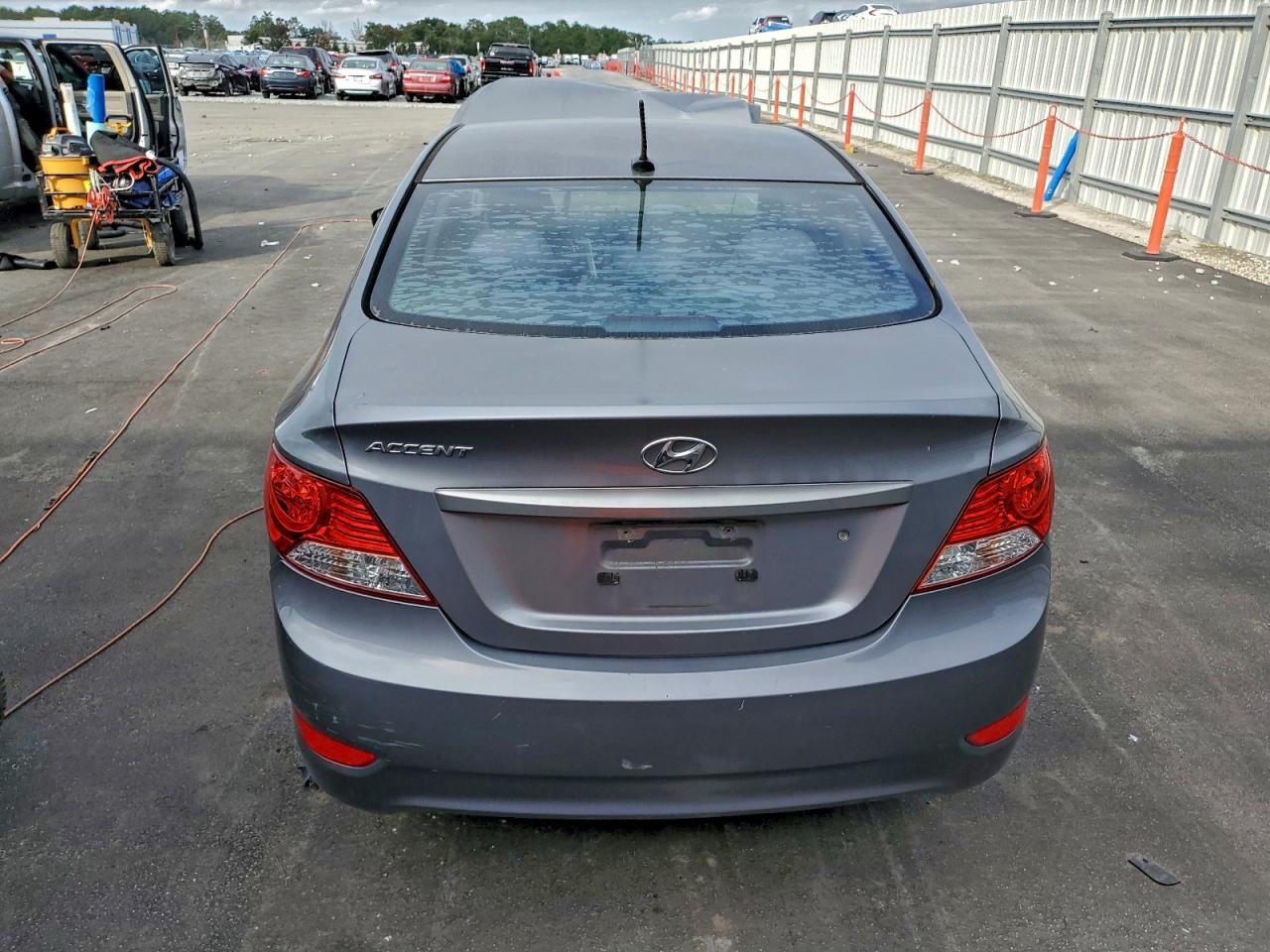 Hyundai ACCENT Gls Image 6