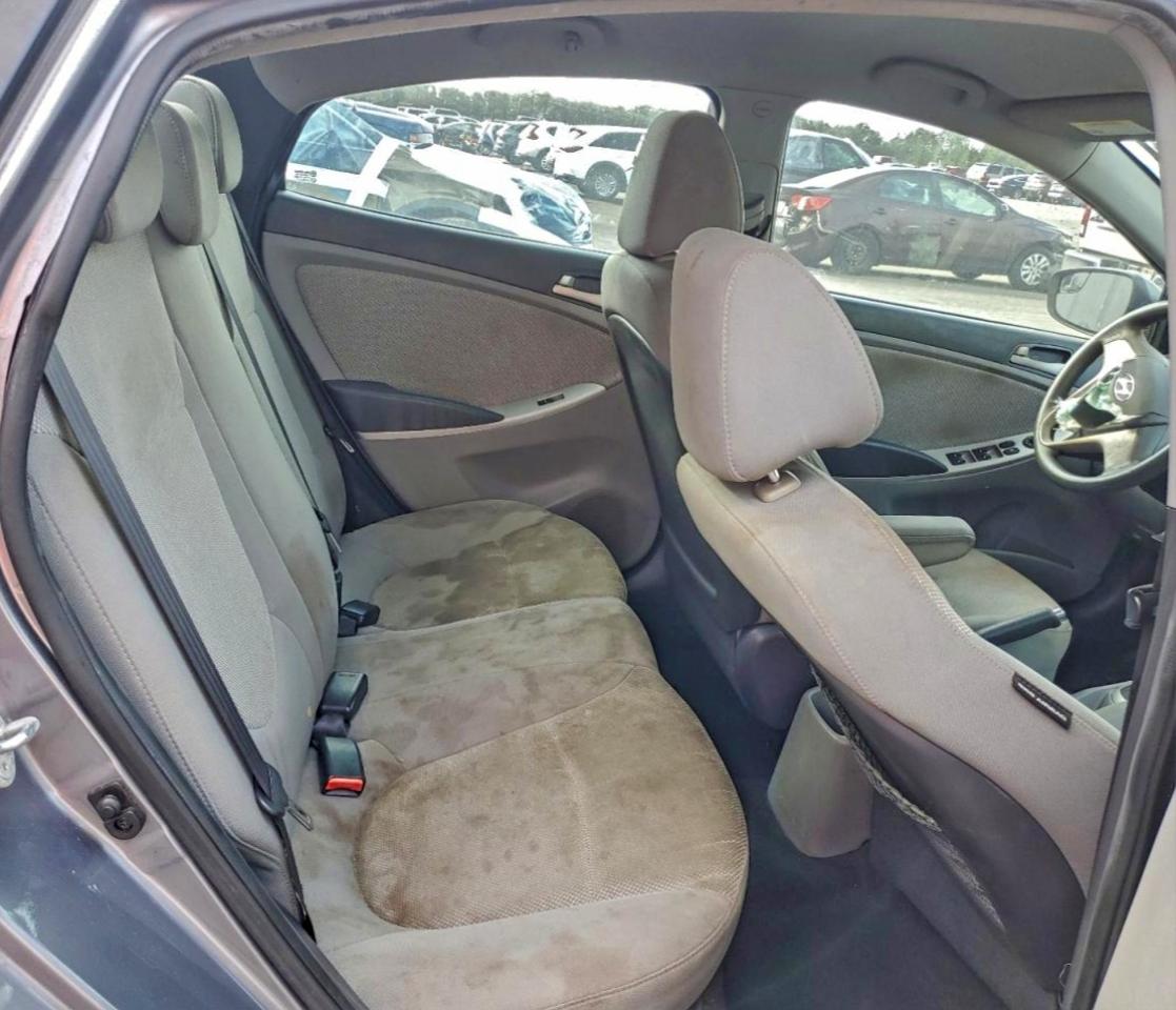 Hyundai ACCENT Gls Image 11