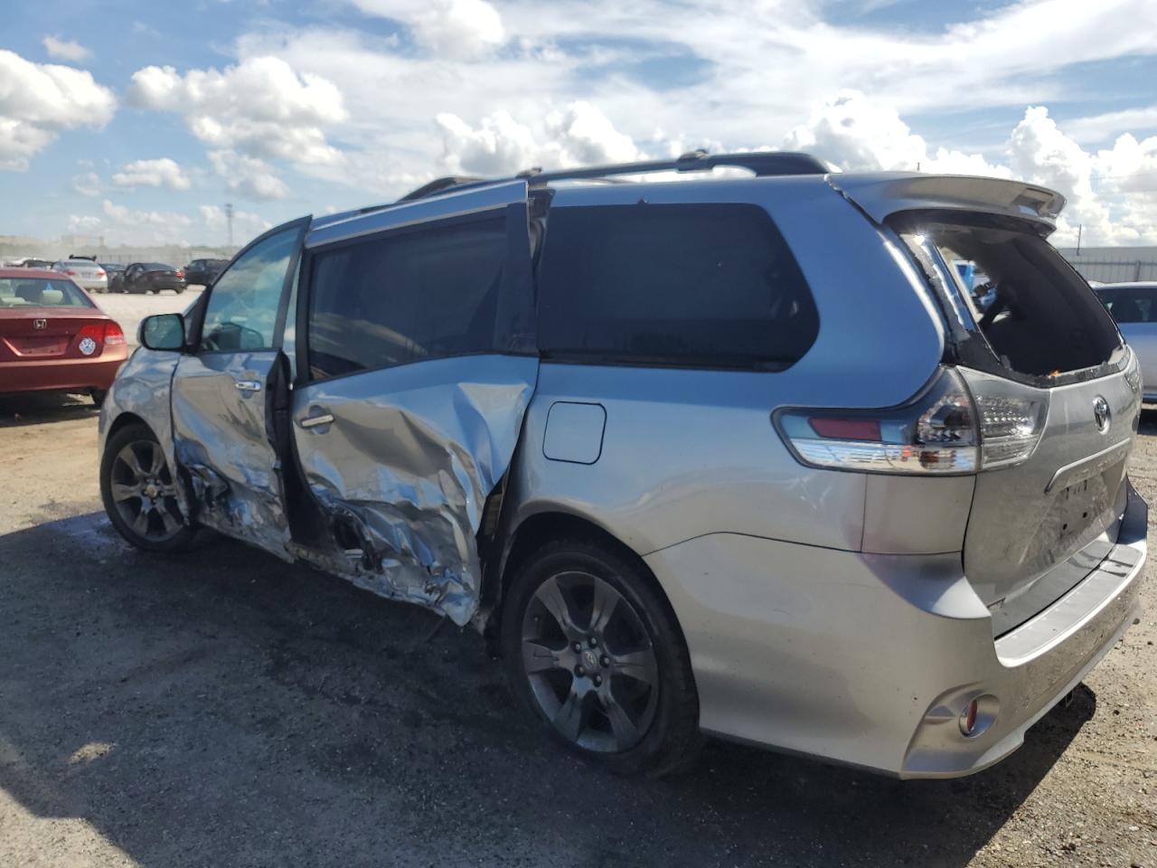 Toyota Sienna Se Image 11