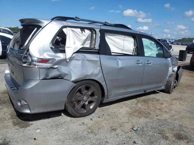 Toyota Sienna Se Image 3