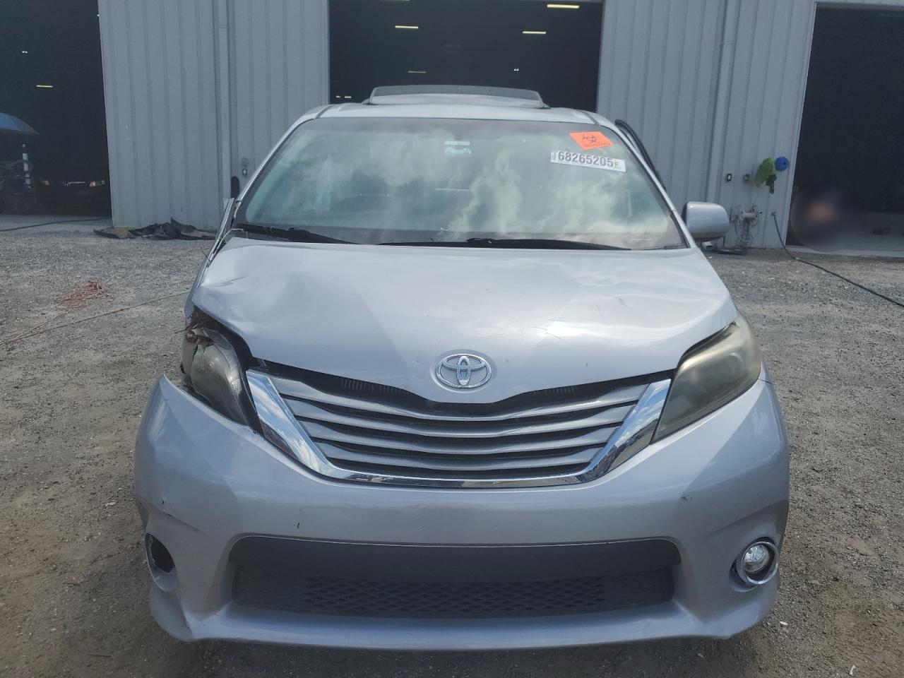 Toyota Sienna Se Image 7