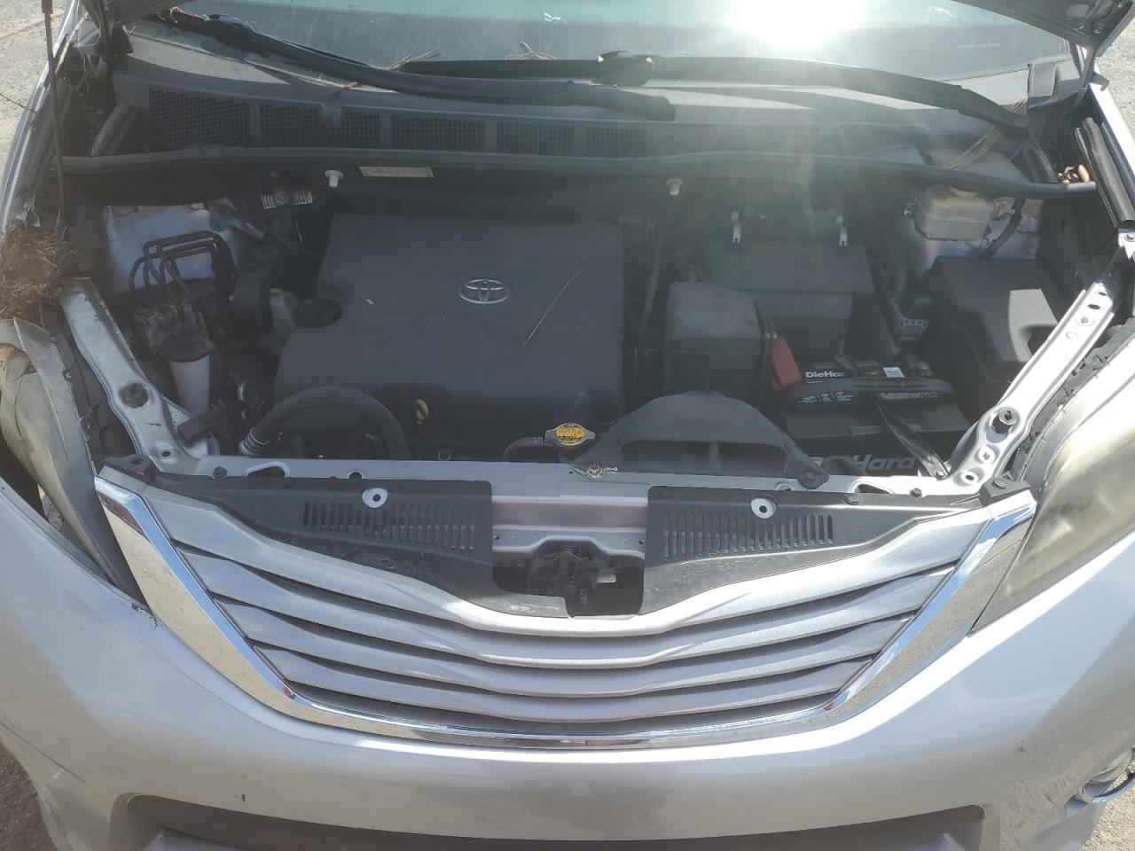 Toyota Sienna Se Image 13