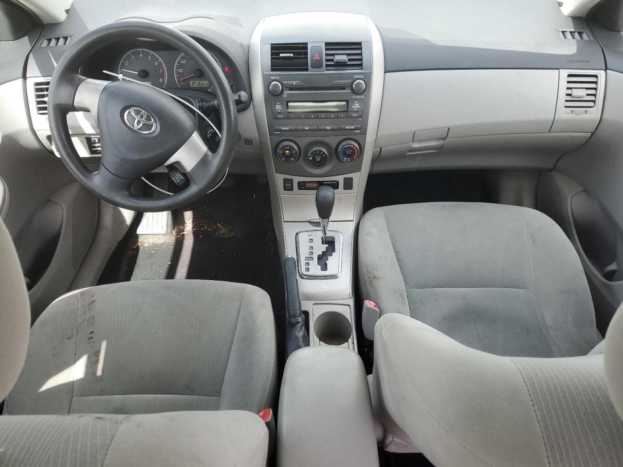 Toyota Corolla Base Image 12