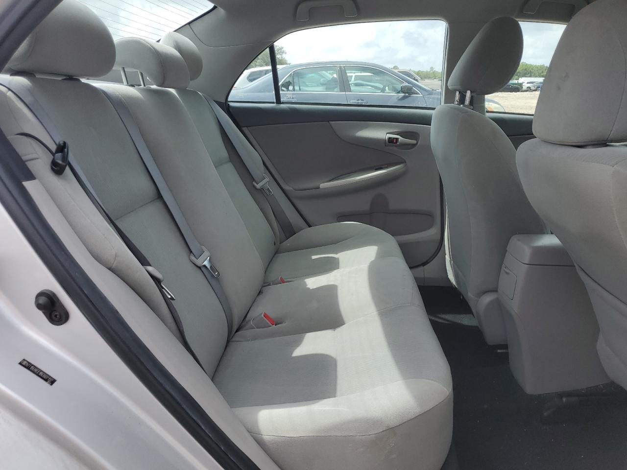 Toyota Corolla Base Image 5