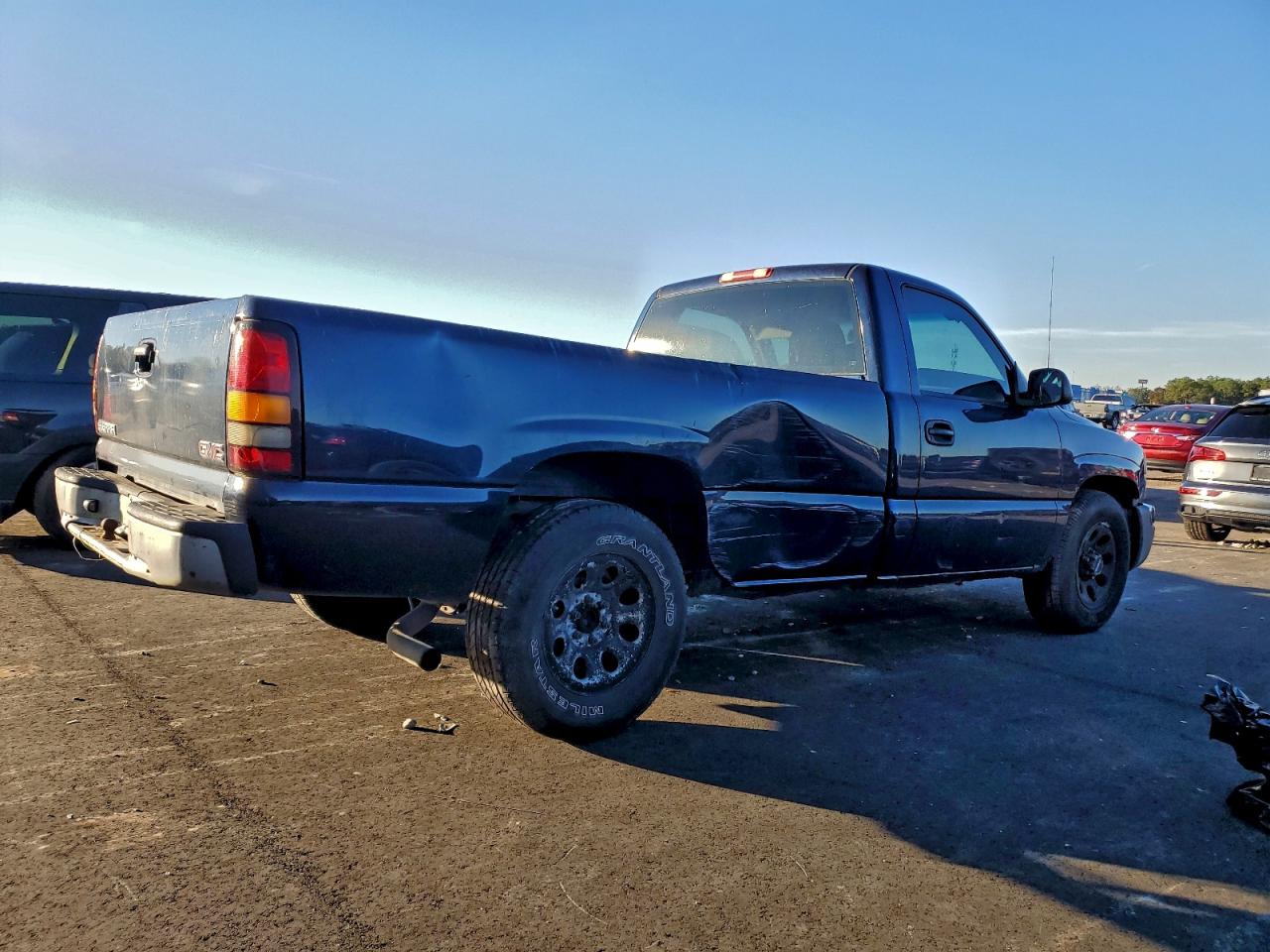 GMC Sierra C1500 Classic Image 2