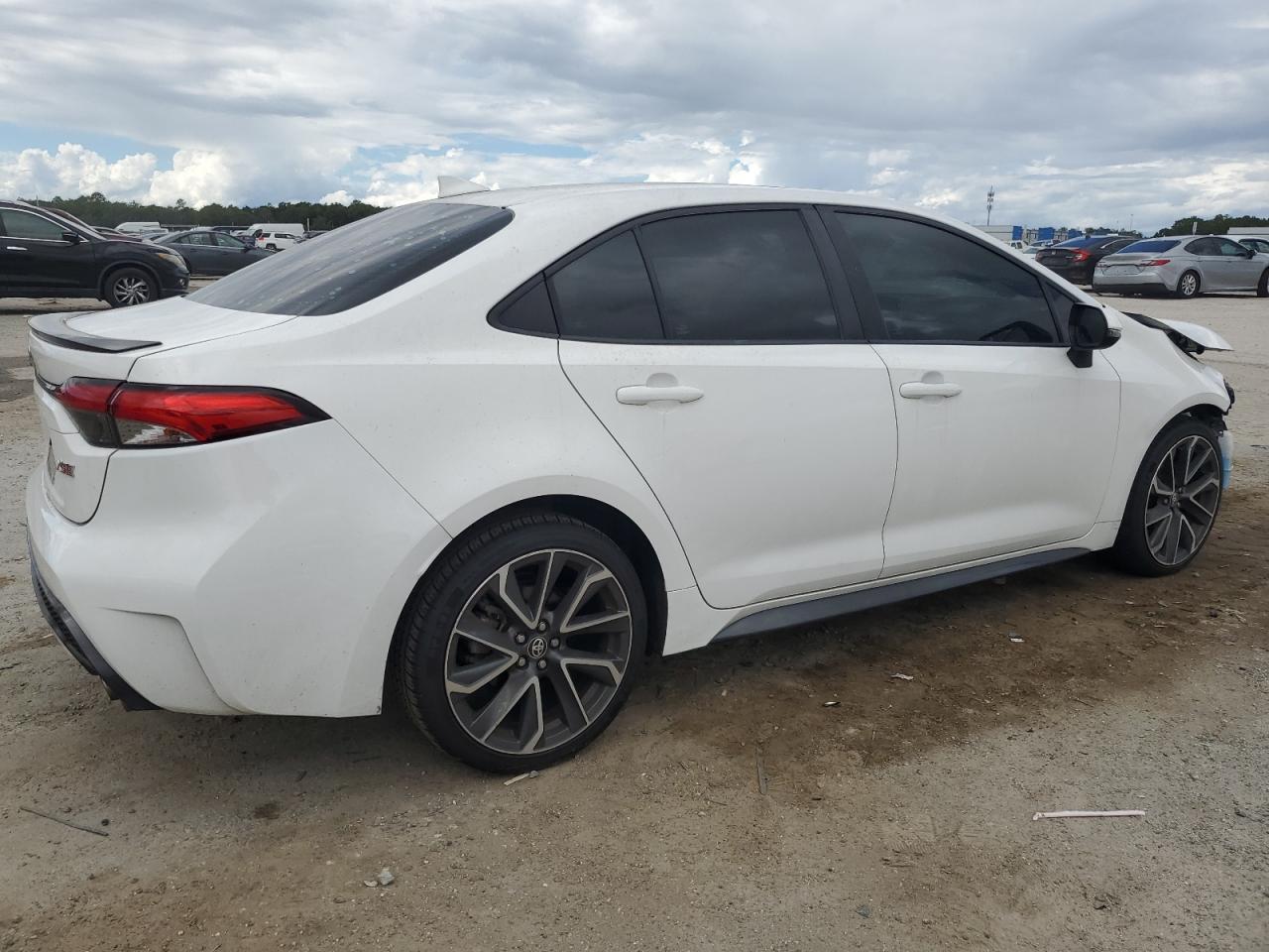 Toyota Corolla Xse Image 9