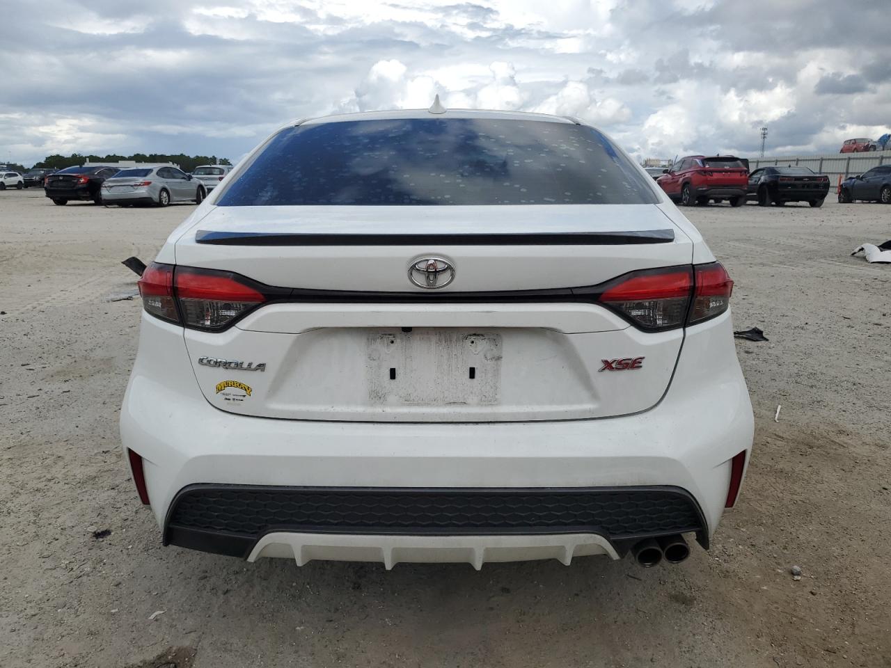 Toyota Corolla Xse Image 12