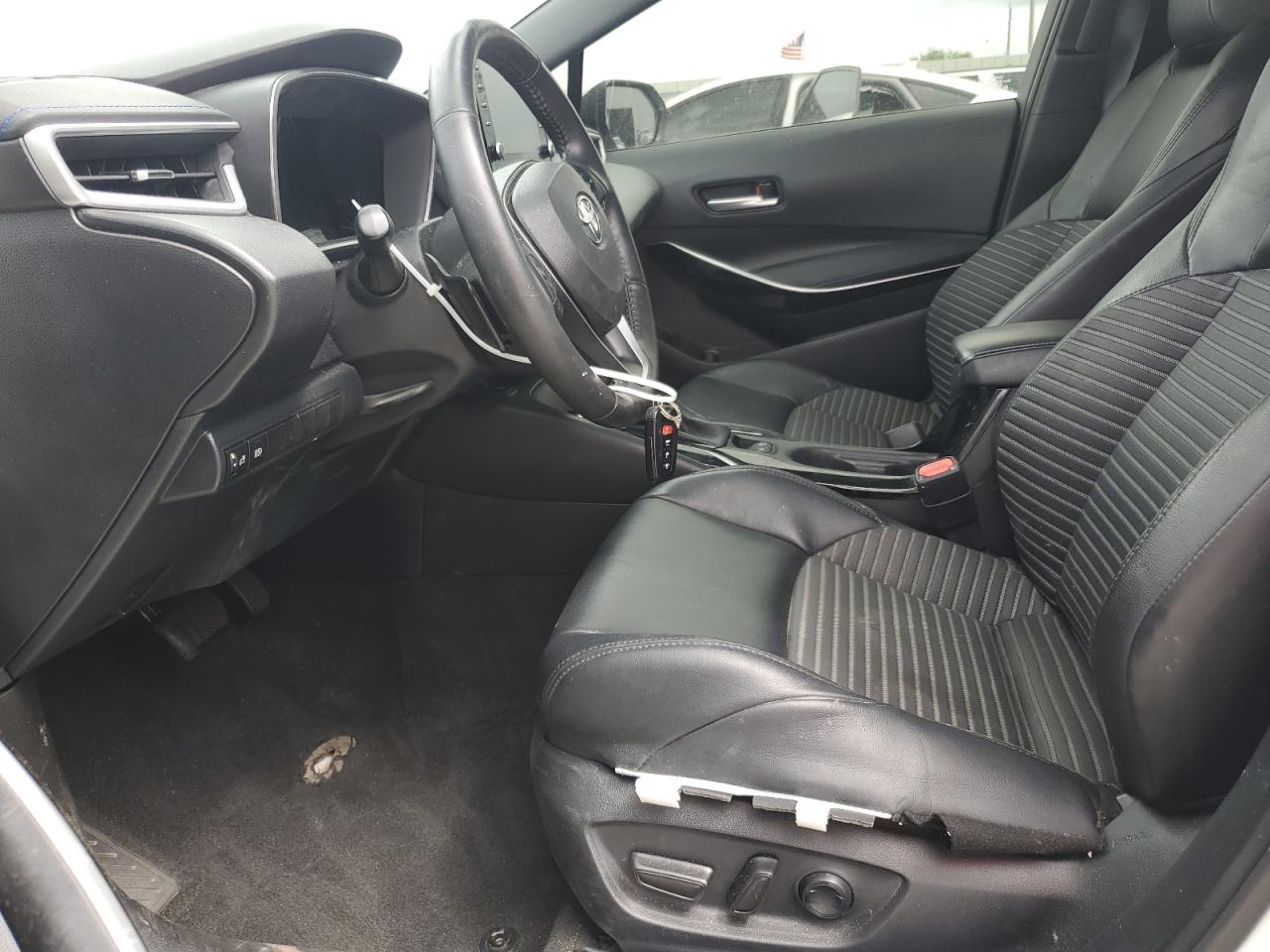 Toyota Corolla Xse Image 8