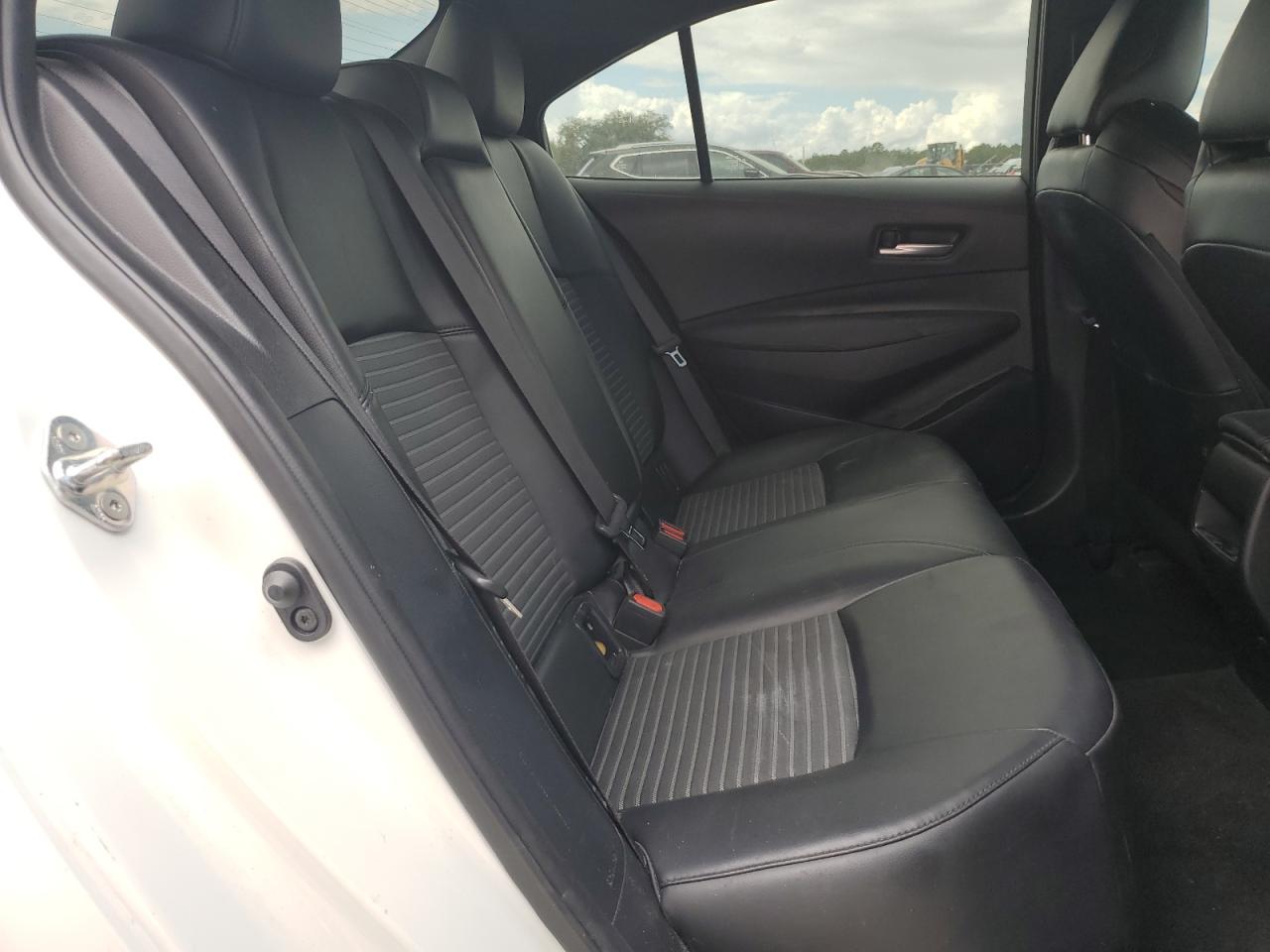 Toyota Corolla Xse Image 5