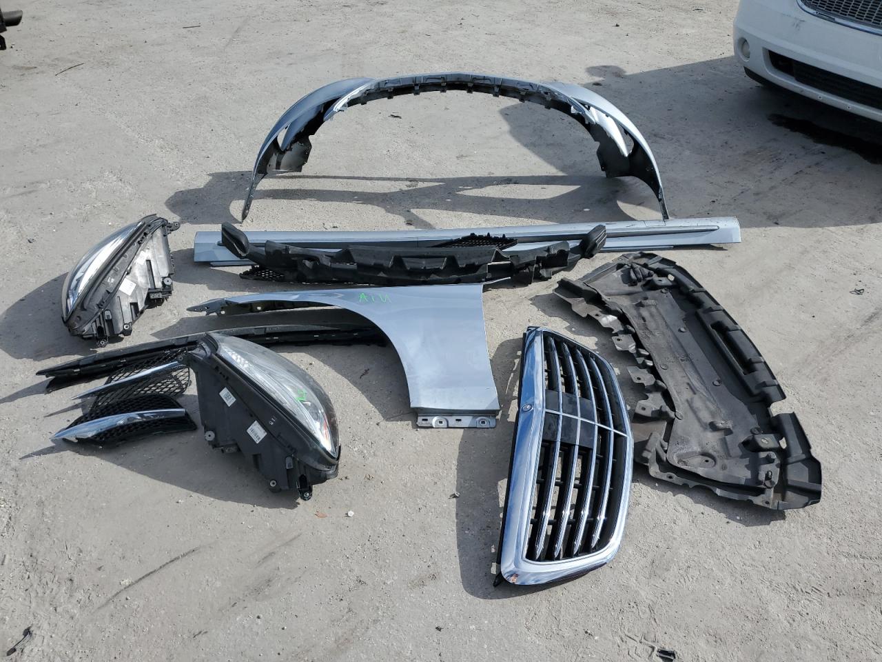 Mercedes-Benz S-Class 550 Image 10