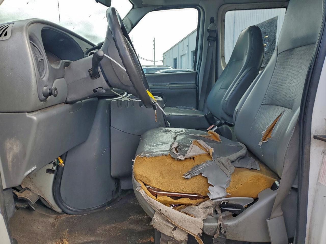 Ford E-250 E250 Van Image 13