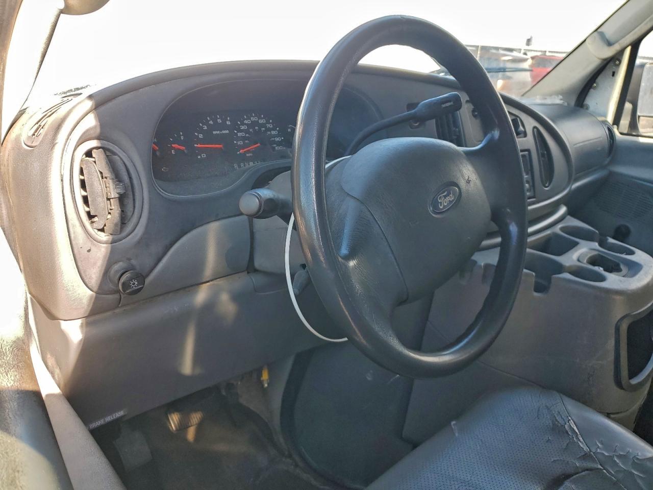 Ford E-250 E250 Van Image 7