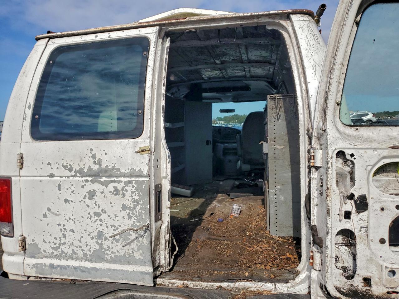 Ford E-250 E250 Van Image 9