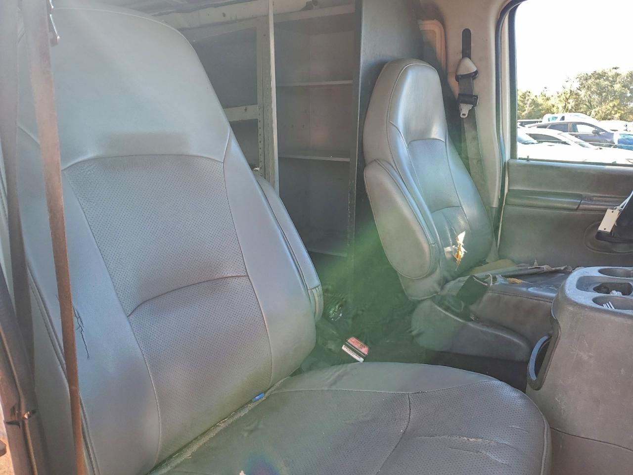 Ford E-250 E250 Van Image 8