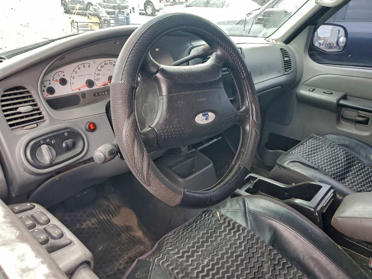 Ford Explorer Image 8