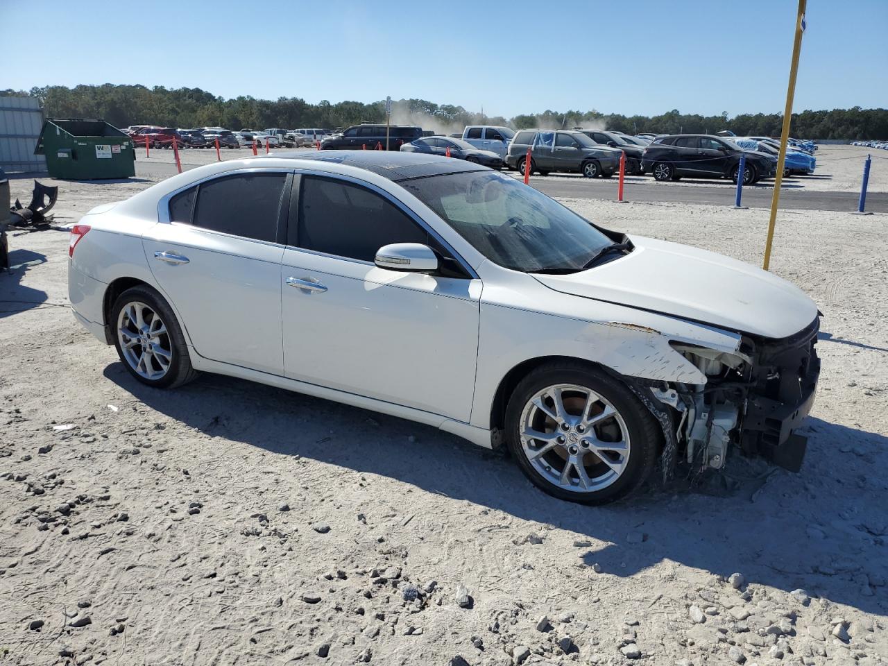 Nissan Maxima S Image 3