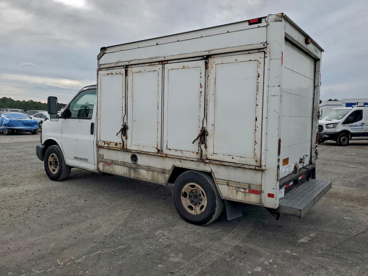 GMC Savana Cutaway G3500 Image 8