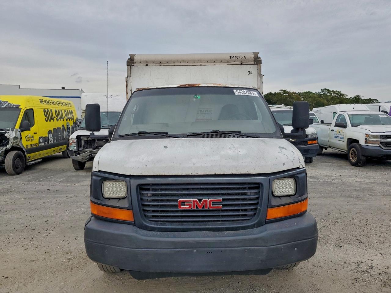 GMC Savana Cutaway G3500 Image 10